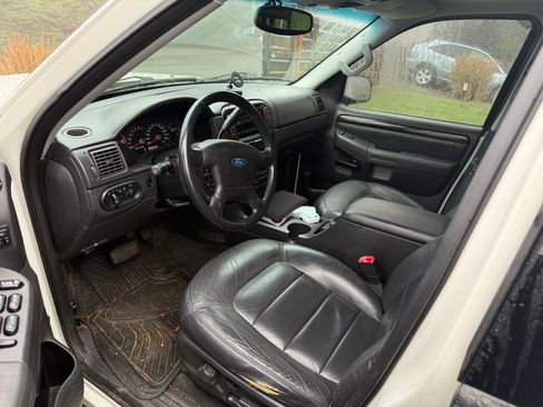 Used 2004 Ford Explorer Limited image 13