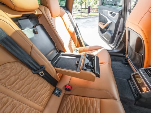 Used 2021 Audi RS 6 w/ Executive Package image 9