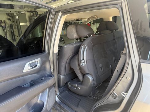 Used 2017 Nissan Pathfinder SV w/ Cargo Package FWD image 18