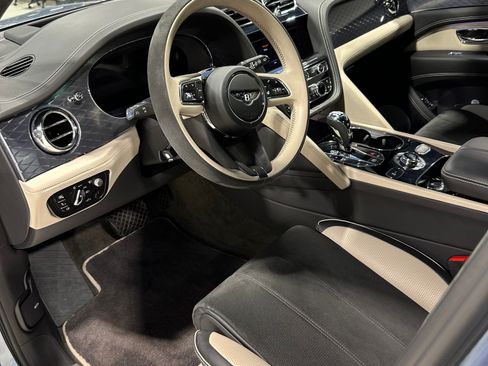 Used 2022 Bentley Bentayga image 5