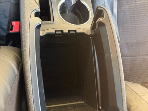 Used 2010 Mercedes-Benz GLK 350 4MATIC image 2