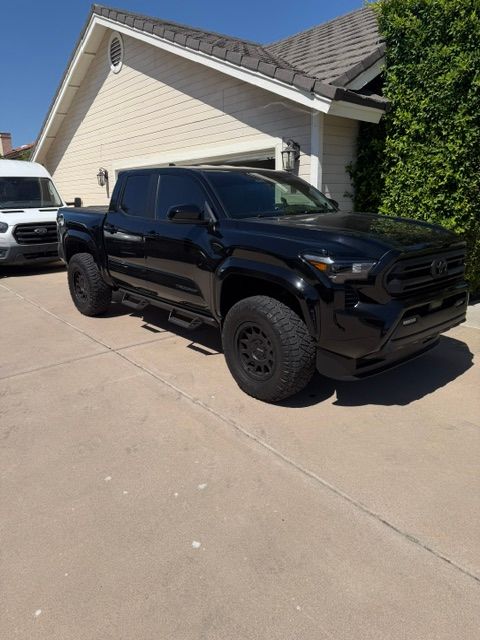 Used 2024 Toyota Tacoma SR5 AWD/4WD image 10