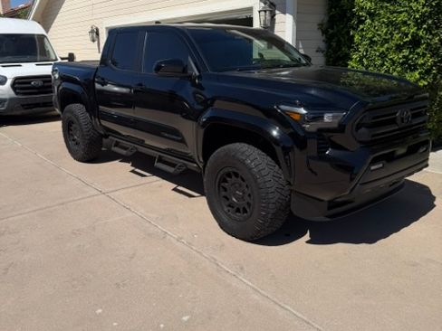 Used 2024 Toyota Tacoma SR5 AWD/4WD image 10