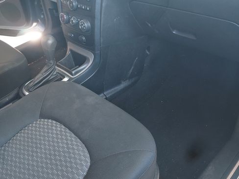 Used 2009 Chevrolet HHR LS image 18