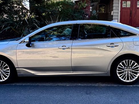 Used 2021 Toyota Avalon Limited w/ Advanced Safety Package image 5