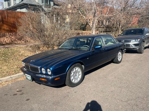 Used 1998 Jaguar XJ8 RWD image 1