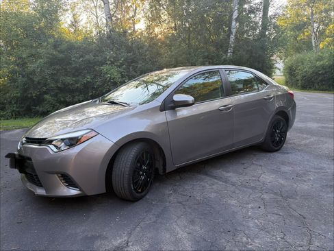 Used 2015 Toyota Corolla LE FWD image 1