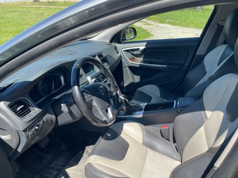 Used 2016 Volvo S60 T5 Cross Country Platinum image 4