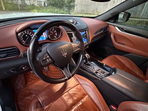 Used 2017 Maserati Levante w/ Sport Package AWD/4WD image 11