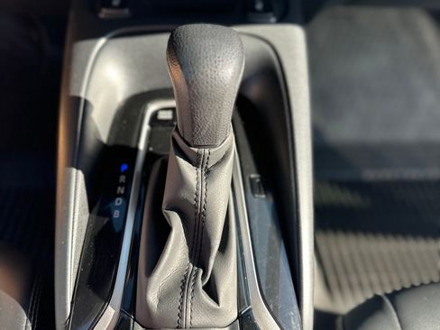 Used 2022 Toyota Corolla LE image 29