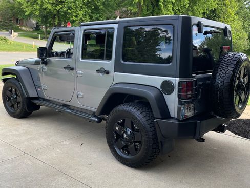 Used 2013 Jeep Wrangler Unlimited Sport AWD/4WD image 8