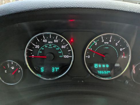 Used 2018 Jeep Wrangler Unlimited Sahara image 13