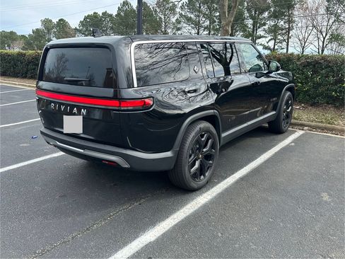 Used 2025 Rivian R1S Adventure image 10