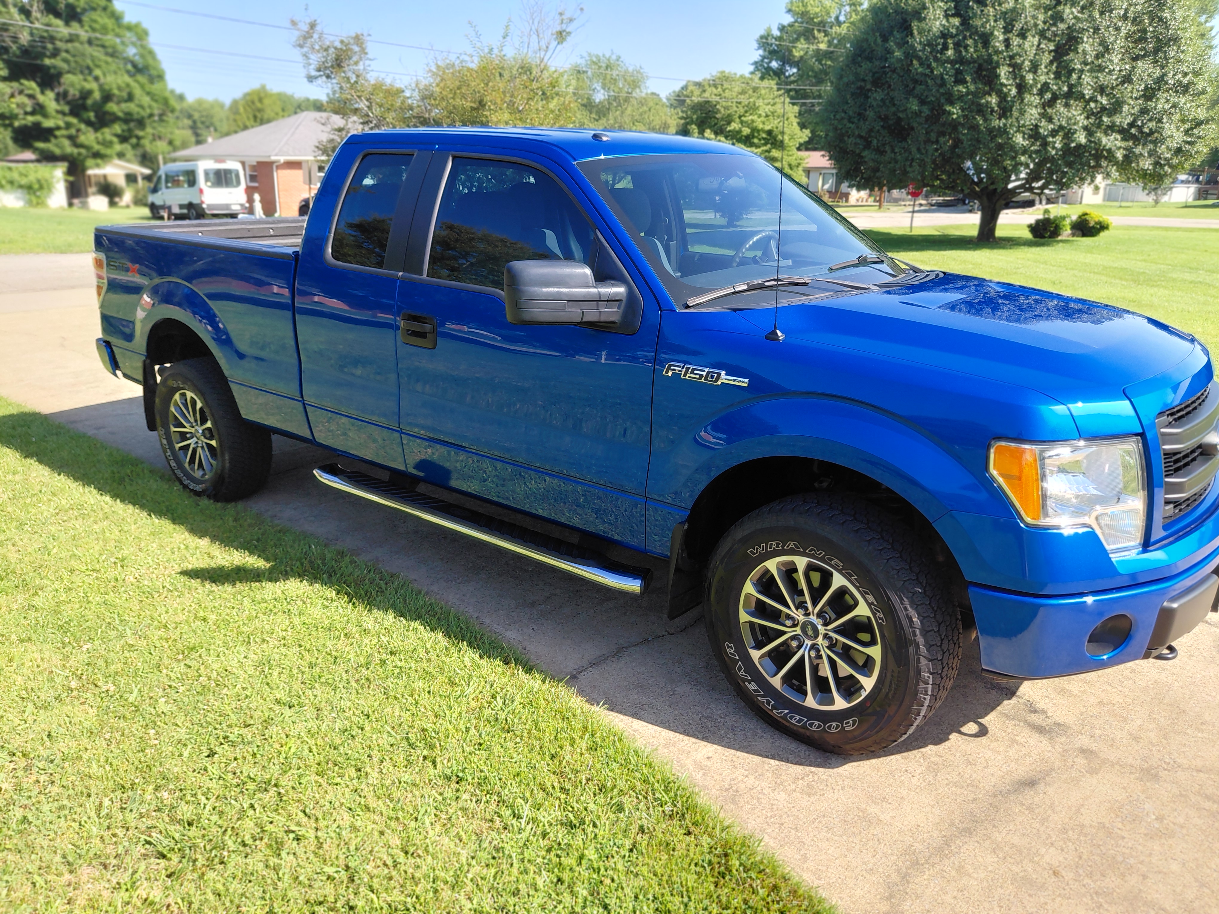 Used 2013 Ford F150 STX w/ Mid Equipment Group AWD/4WD image 10