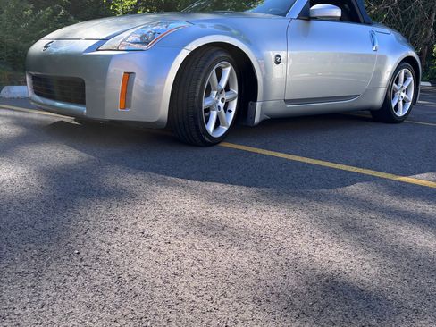 Used 2004 Nissan 350Z Touring RWD image 5