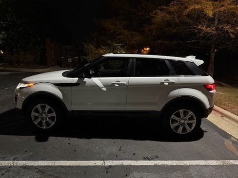 Used 2017 Land Rover Range Rover Evoque SE image 5