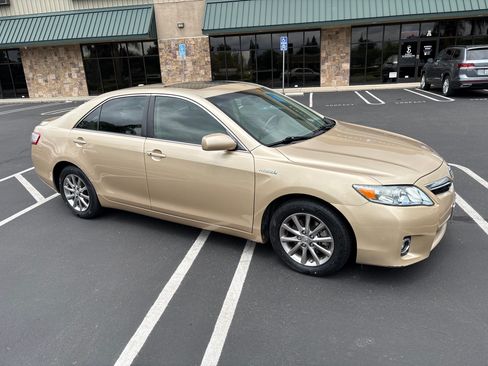 Used 2010 Toyota Camry Hybrid FWD image 1