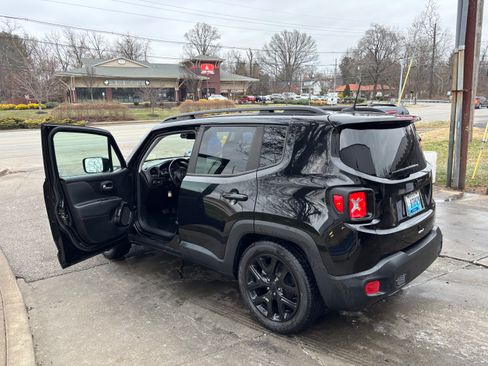 Used 2018 Jeep Renegade Altitude image 13