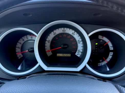 Used 2014 Toyota Tacoma PreRunner w/ Convenience Package image 11