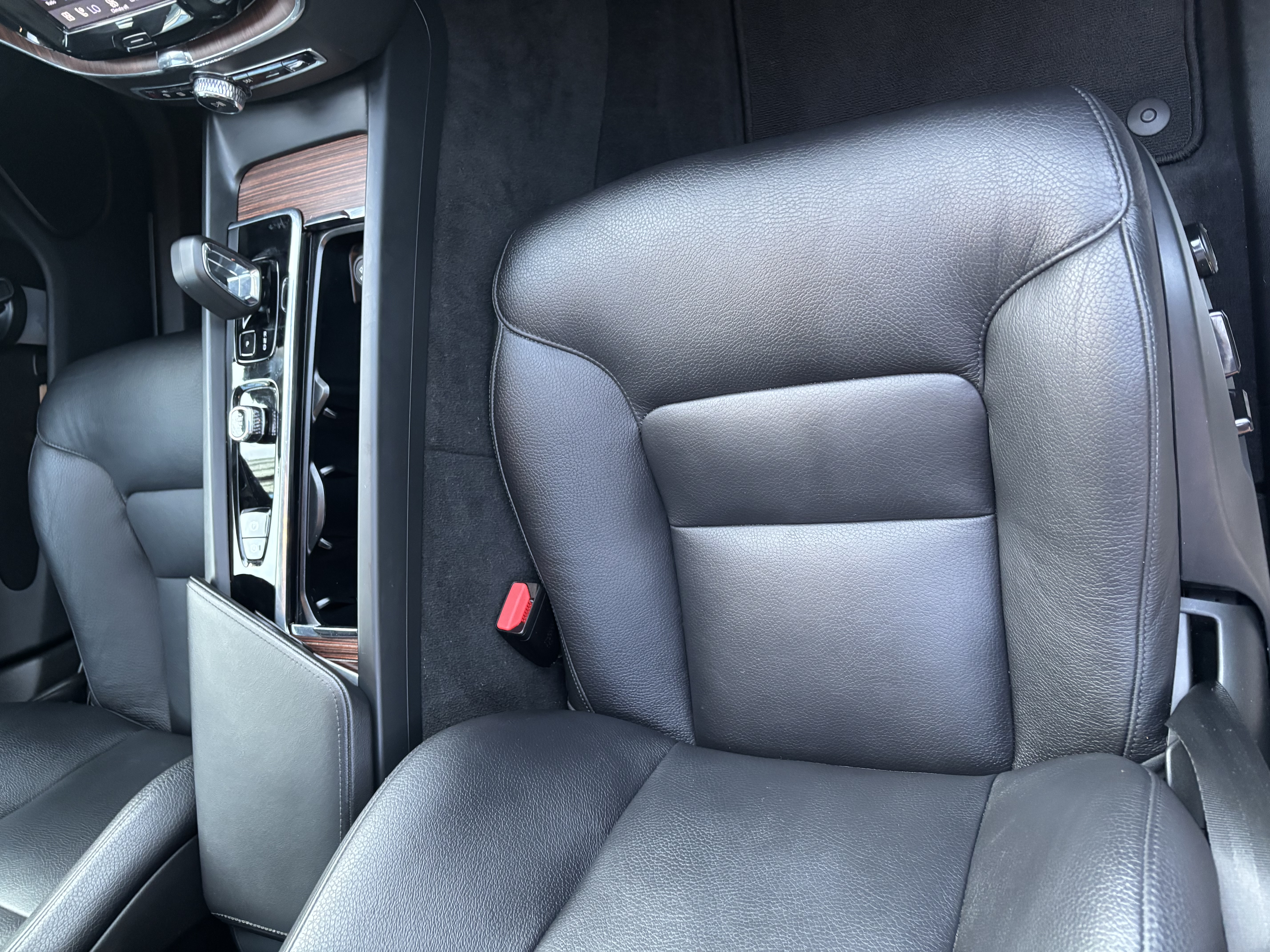 Used 2024 Volvo XC60 B5 Plus w/ Climate Package AWD/4WD image 14