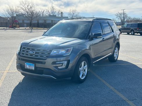 Used 2016 Ford Explorer XLT image 19