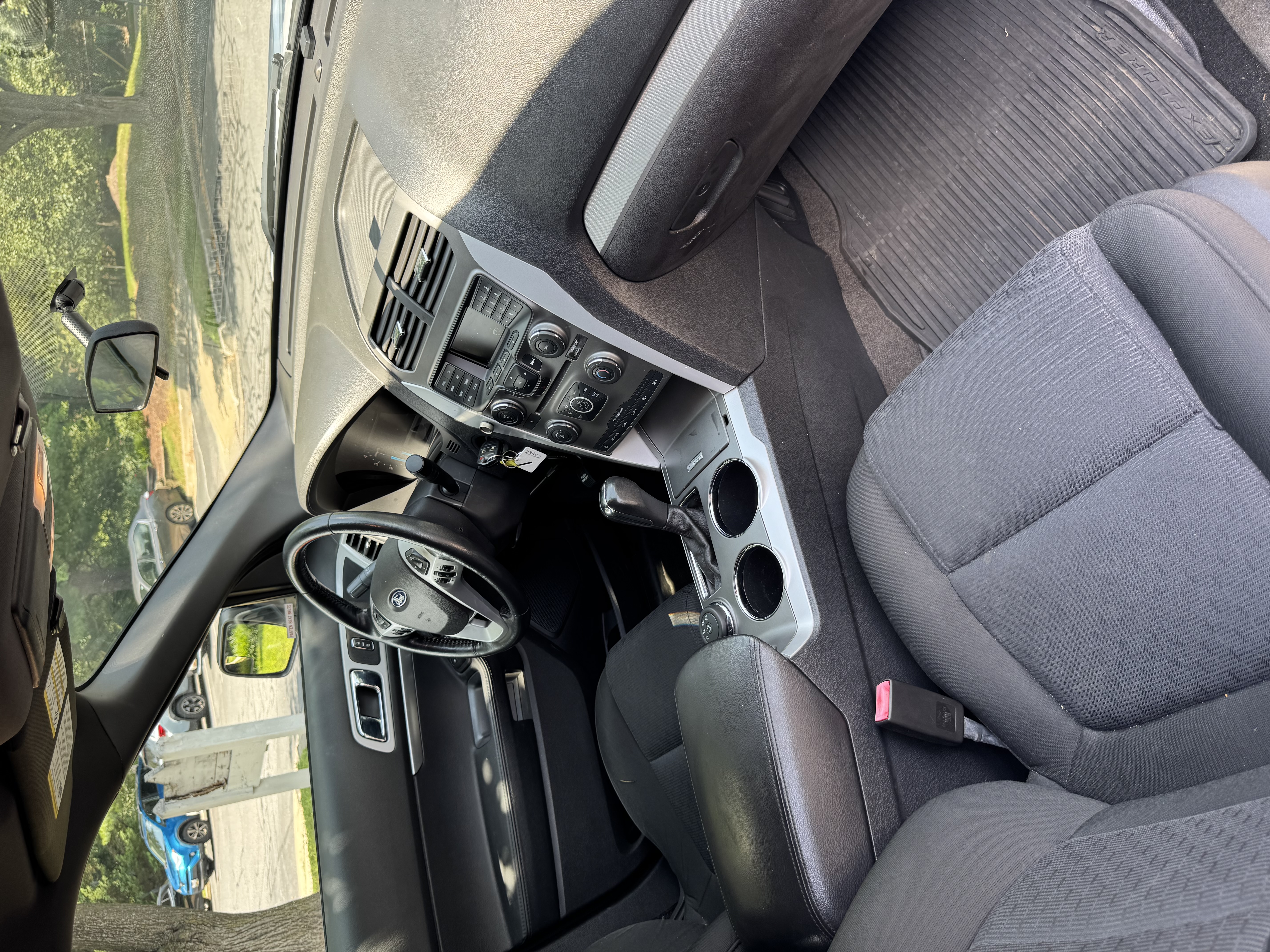 Used 2014 Ford Explorer XLT AWD/4WD image 13