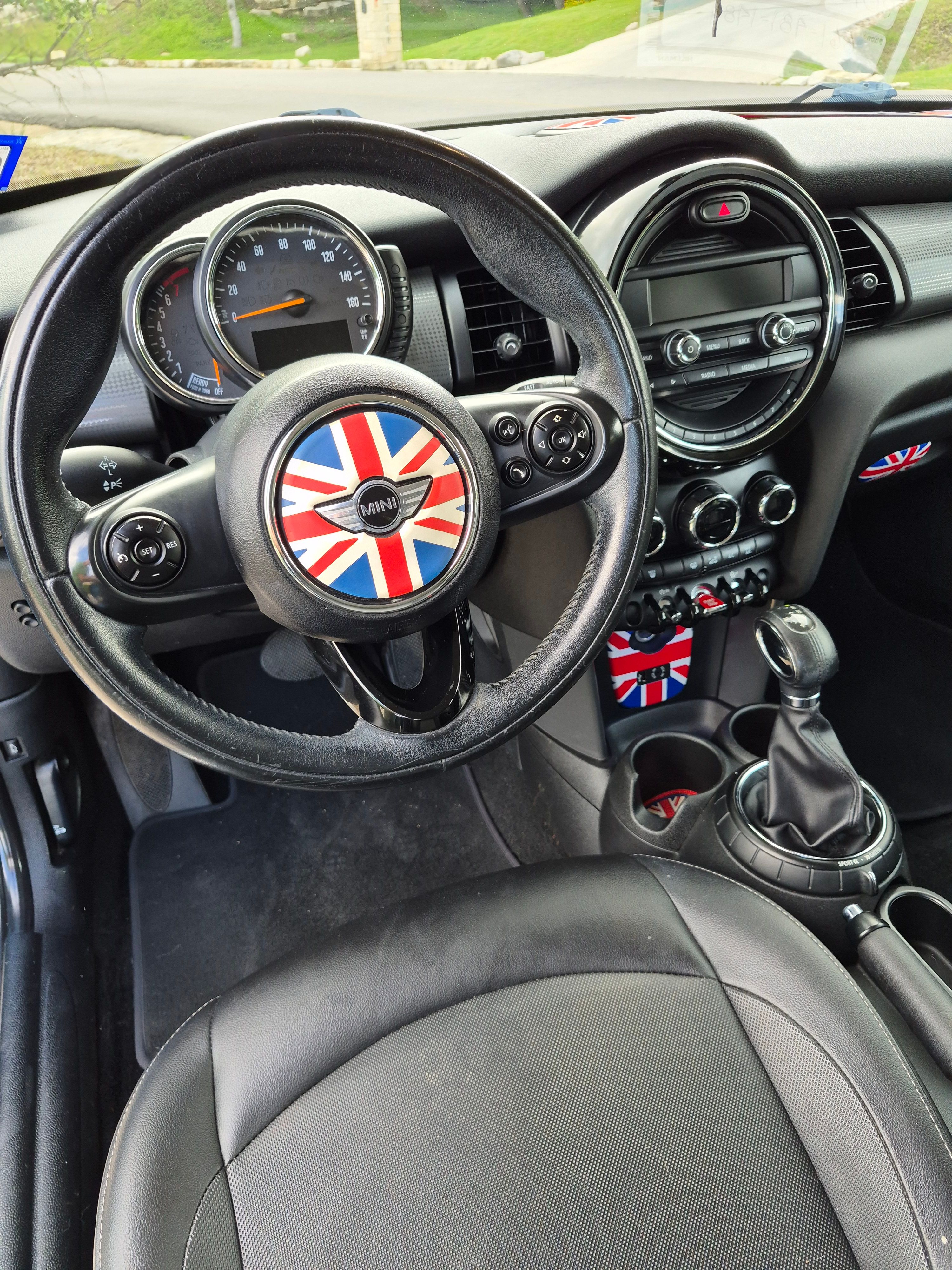 Used 2015 MINI Cooper 4-Door Hardtop FWD image 8