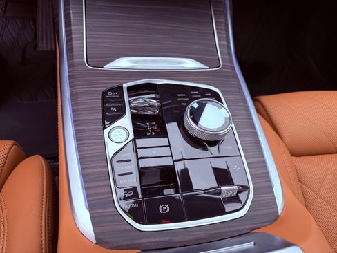 Used 2023 BMW X7 xDrive40i w/ Premium Package image 19