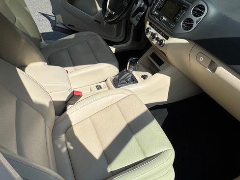 Used 2014 Volkswagen Tiguan S image 11