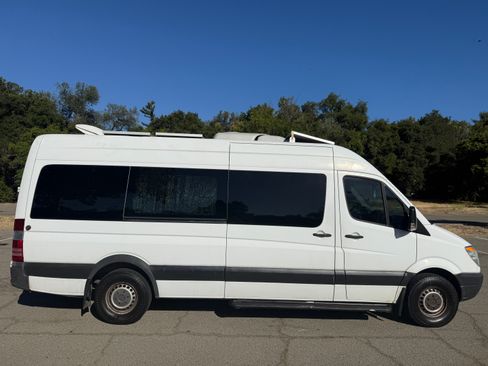 Used 2011 Mercedes-Benz Sprinter 2500 image 1