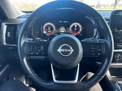 Used 2022 Nissan Pathfinder Platinum w/ Cargo Package image 10