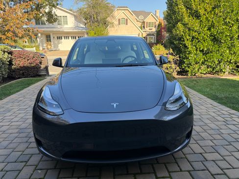 Used 2021 Tesla Model Y Performance image 14