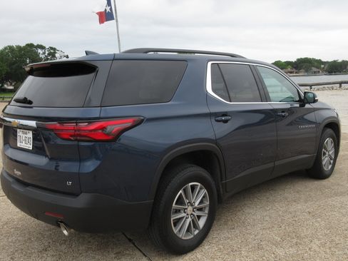 Used 2023 Chevrolet Traverse LT w/ LPO, Floor Liner Package FWD image 5
