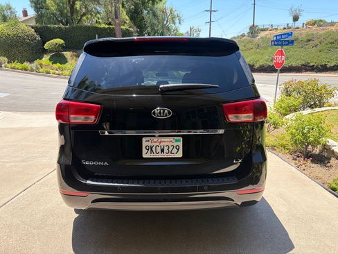 Used 2016 Kia Sedona LX w/ LX Convenience Package FWD image 8