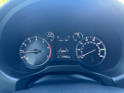 Used 2022 Lexus GX 460 Premium w/ Premium Package image 9