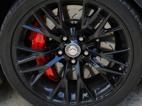 Used 2015 Chevrolet Corvette Z06 w/ 3LZ Preferred Equipment Group RWD image 6