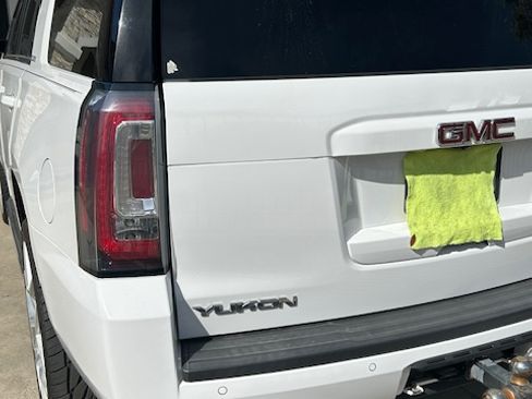 Used 2018 GMC Yukon SLE w/ SLE Value Package image 12