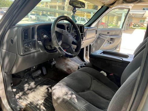 Used 2005 Chevrolet Silverado 2500 LS RWD image 11