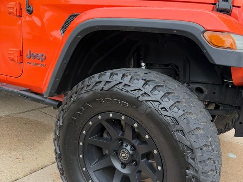 Used 2018 Jeep Wrangler Unlimited Sahara w/ Cold Weather Group image 4