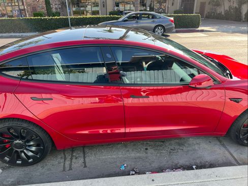 Used 2022 Tesla Model 3 Performance image 2