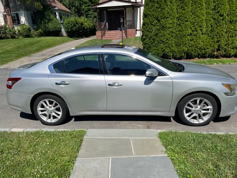 Used 2011 Nissan Maxima 3.5 SV w/ Monitor Pkg FWD image 5