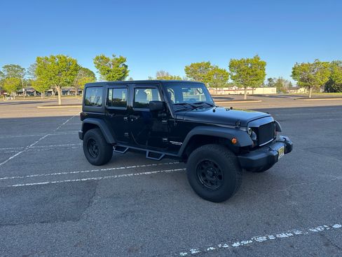 Used 2012 Jeep Wrangler Unlimited Sport w/ Trailer Tow Group image 13