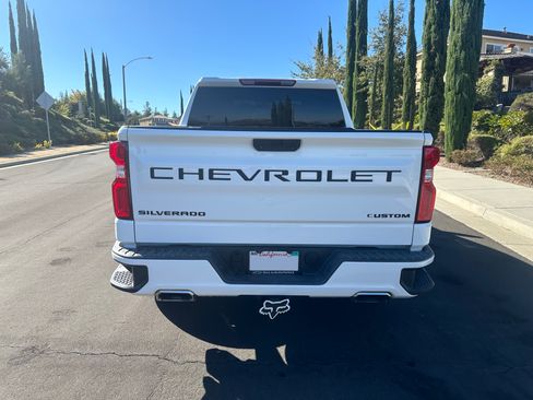 Used 2019 Chevrolet Silverado 1500 Custom w/ Custom Value Package RWD image 2