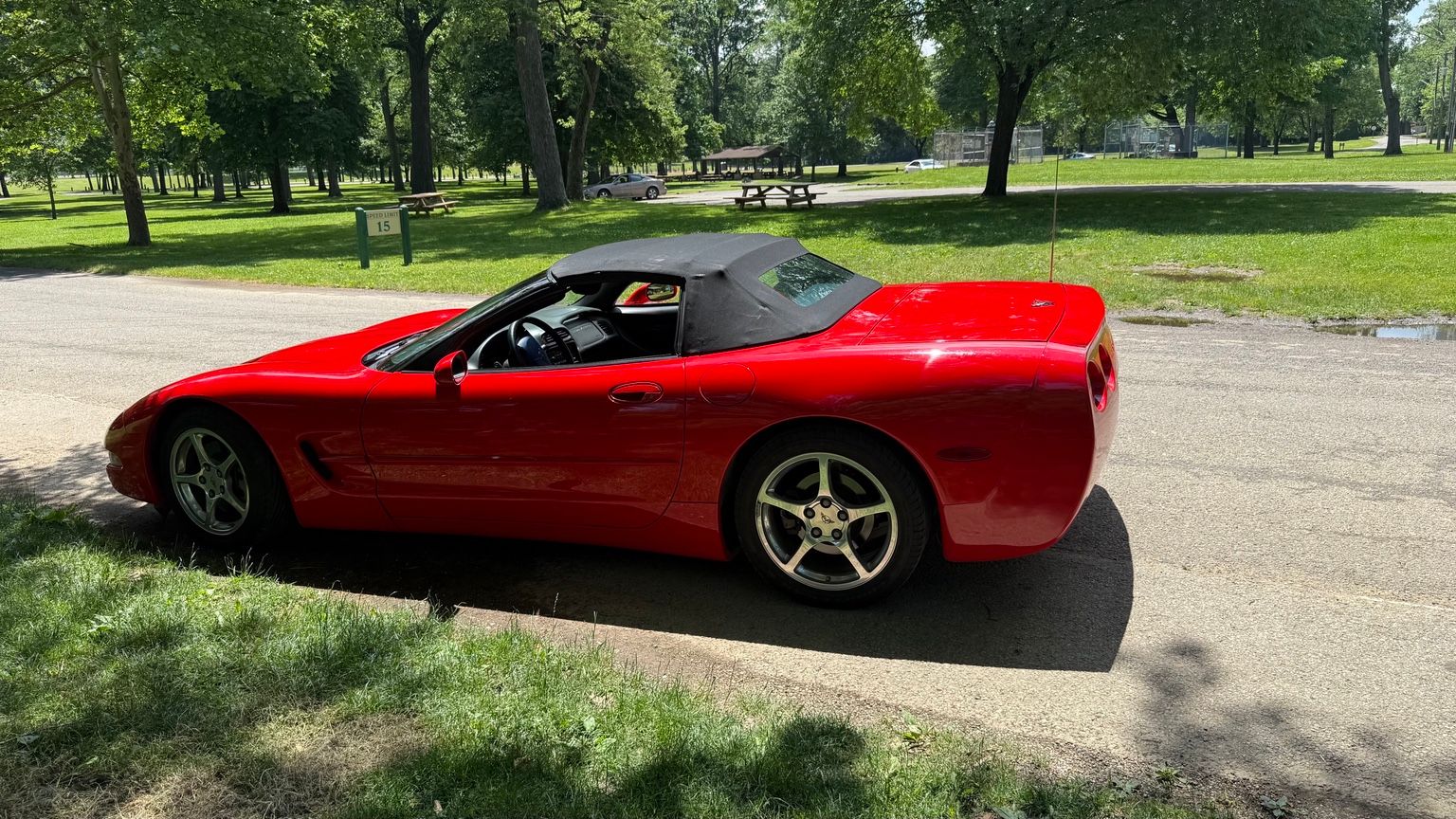 Used 2000 Chevrolet Corvette Convertible w/ Memory Pkg RWD image 4