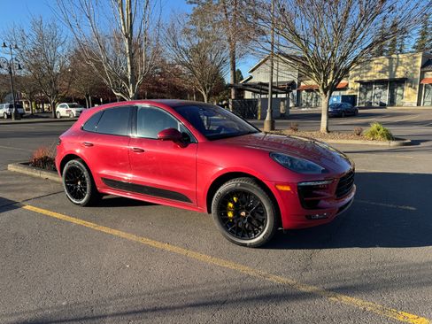 Used 2016 Porsche Macan Turbo image 8