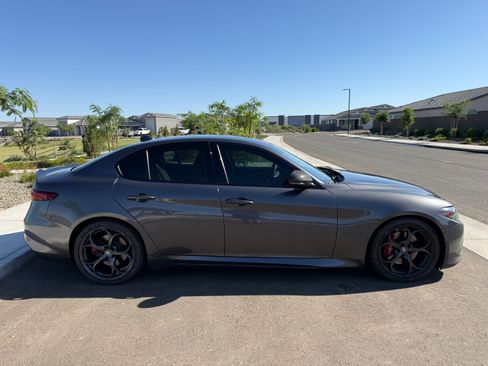 Used 2019 Alfa Romeo Giulia Ti image 5