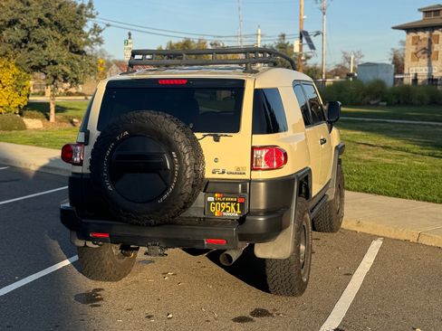 Used 2010 Toyota FJ Cruiser 4WD image 13