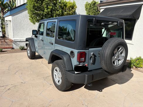 Used 2015 Jeep Wrangler Unlimited Sport w/ Connectivity Group AWD/4WD image 5
