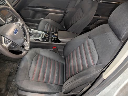 Used 2015 Ford Fusion SE w/ Equipment Group 201A image 9