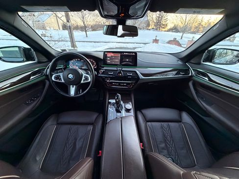 Used 2023 BMW M550i xDrive w/ Dynamic Handling Package image 23